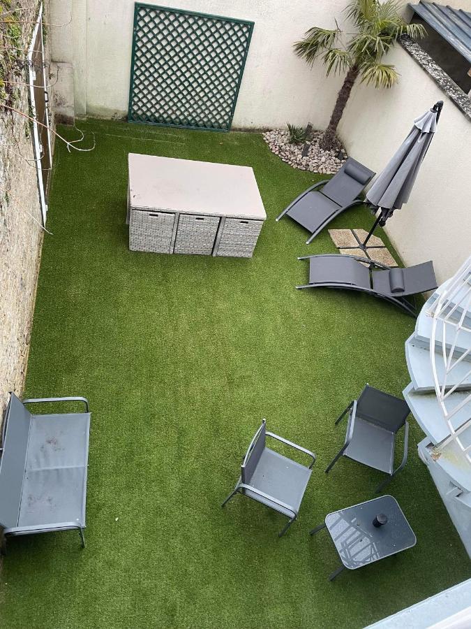 Anselme, F2 Duplex Avec Cour Commune Et Proche De La Mer ,2 Ver-sur-Mer Exteriör bild